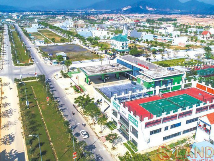 Hệ lụy buồn sau sốt đất ở miền Trung