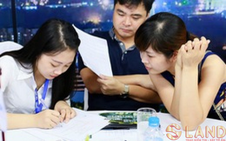 Nghề môi giới bất động sản còn “chông chênh” ?