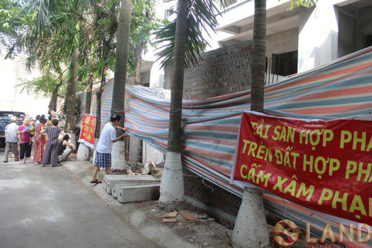 54 Hạ Đình: Tranh chấp lối đi chung chưa có hồi kết