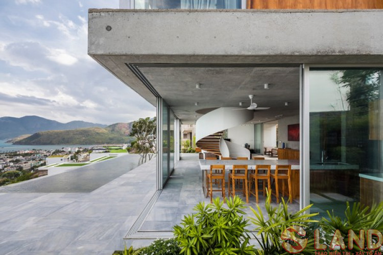 Stone House – Ngôi nhà với tầm nhìn “vô cực” ôm trọn vịnh Nha Trang