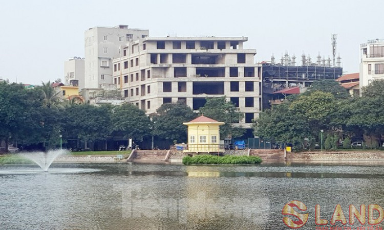 Hé lộ nguồn gốc khu đất 'kim cương' xây nhà cán bộ bỏ hoang ở Hà Nội